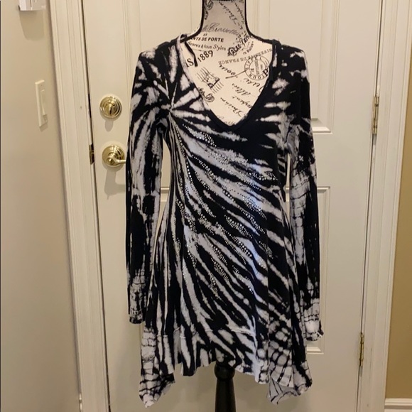 Tie-dye tunic with bling in size Large - Picture 8 of 9